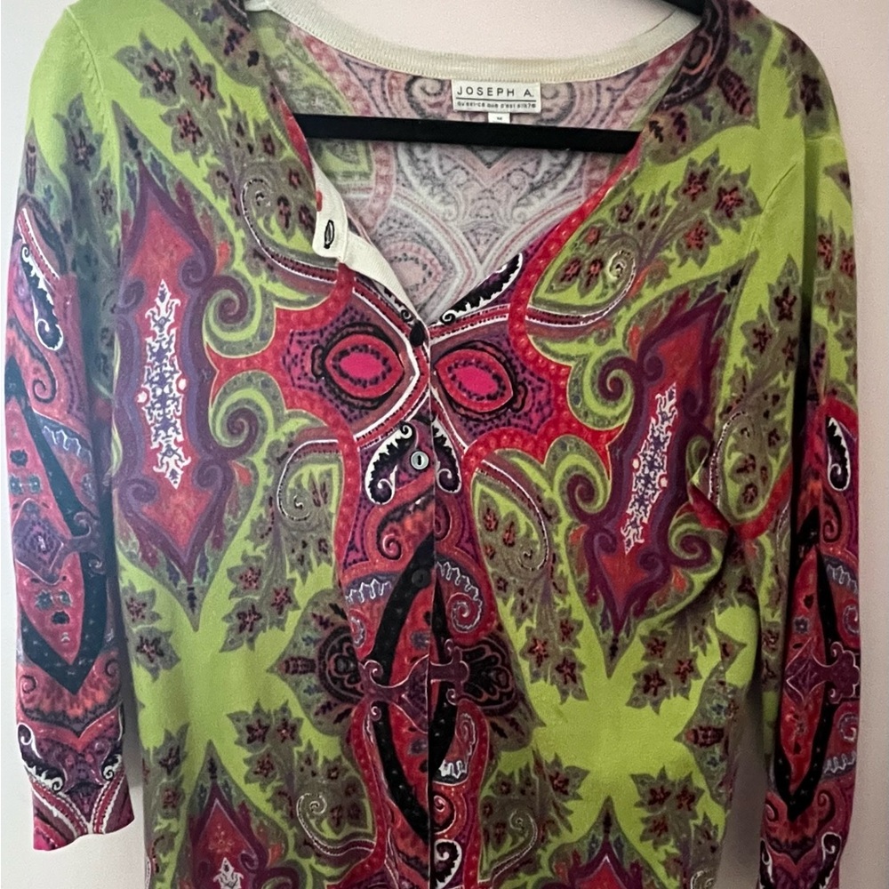Joseph A Sweater

• 90’s
• Y2K
• Lisa Frank